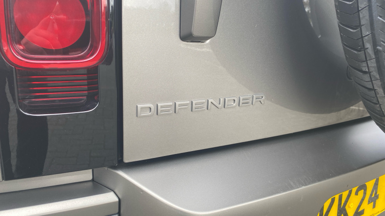 Land Rover Defender 3.0 D350 X-Dynamic HSE 90 3dr Auto Diesel Estate